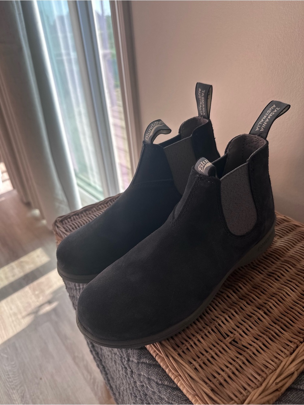 Blundstone Chelsea Boots in Navy - Picture 2 of 6